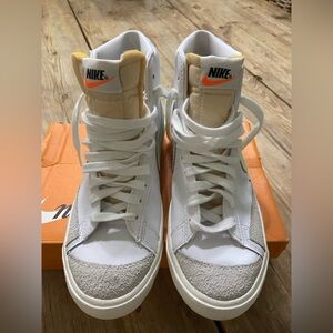 Nike Blazer mid size 8